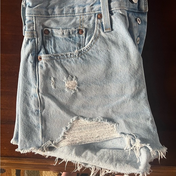 Levi’s Jean Shorts - Picture 6 of 6